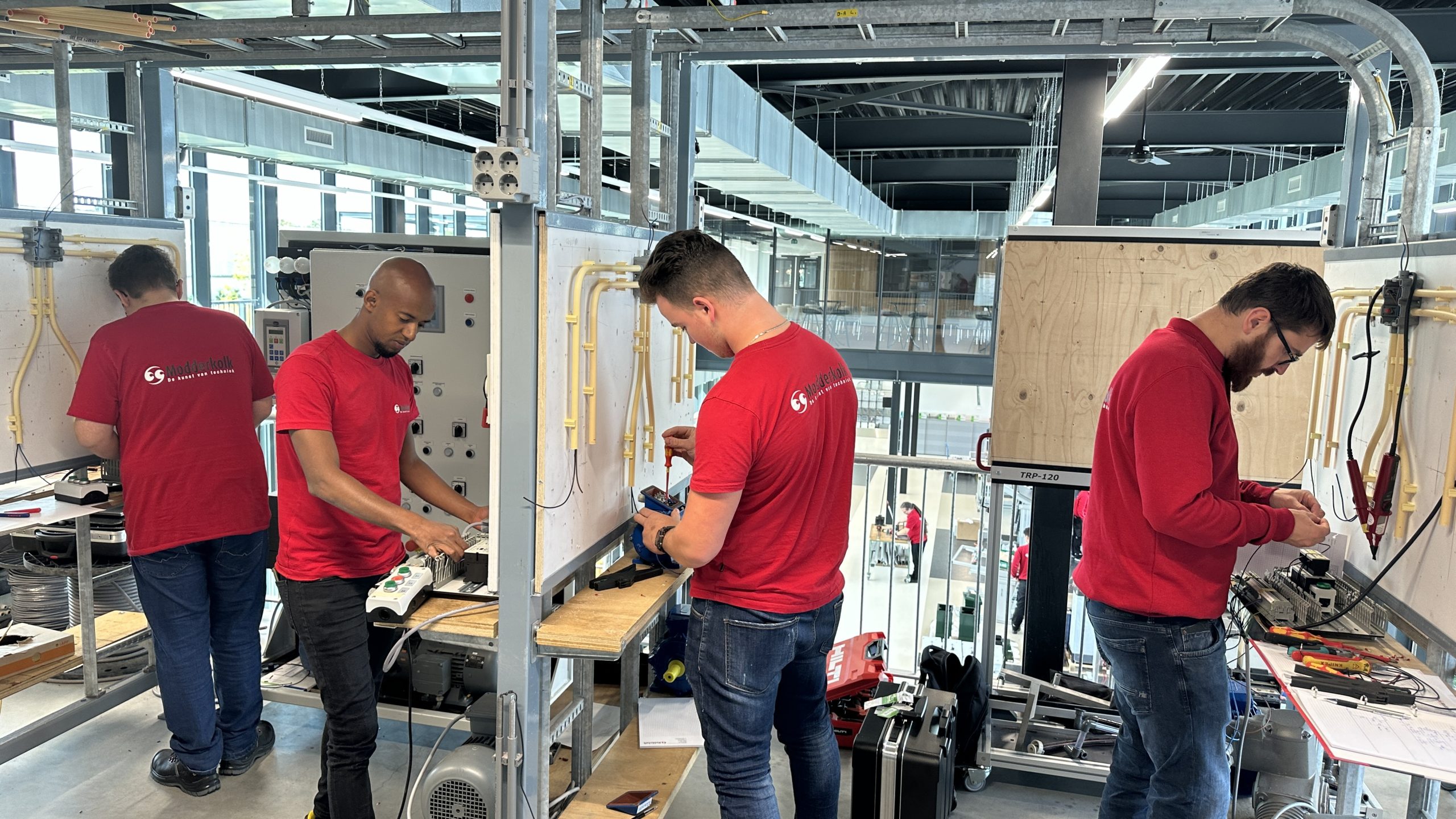 Modderkolk - installatietechniek-elektromonteur-scaled