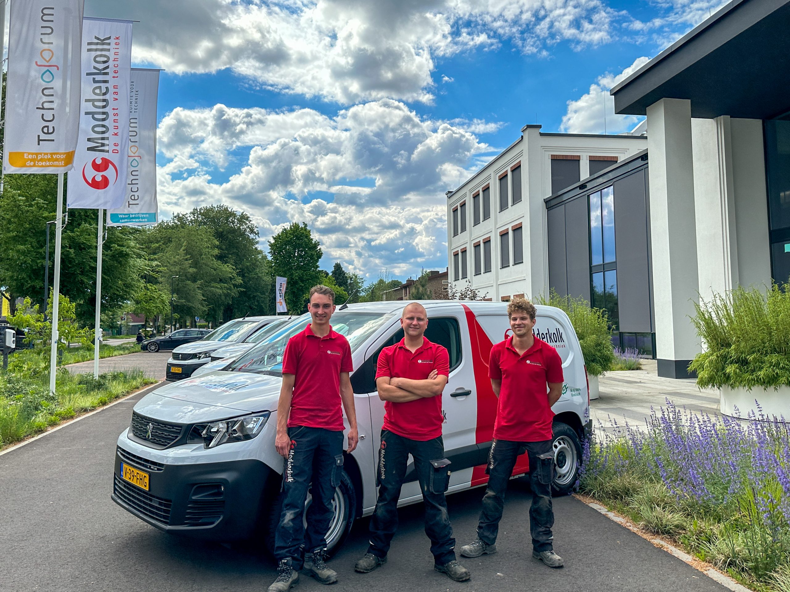 Modderkolk - veiligheid-duurzaamheid-elektrische-werkbussen-scaled